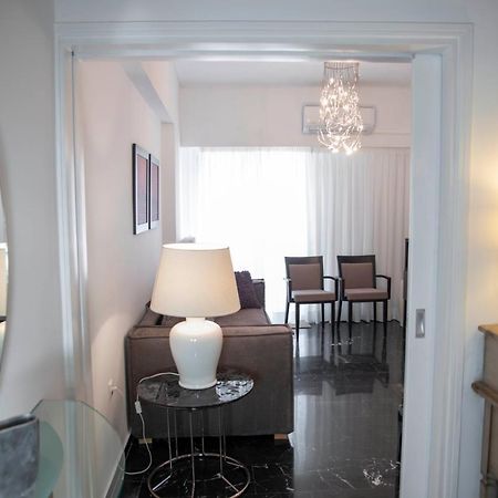 Konstantinos Stylish Brand New Apt In The Heart Of Атина Екстериор снимка