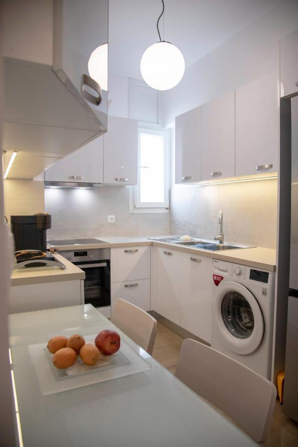 Konstantinos Stylish Brand New Apt In The Heart Of Атина Екстериор снимка
