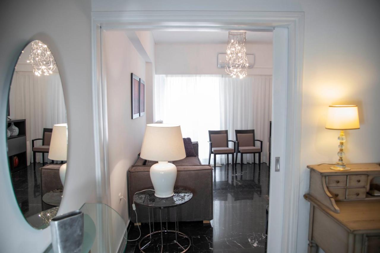 Konstantinos Stylish Brand New Apt In The Heart Of Атина Екстериор снимка