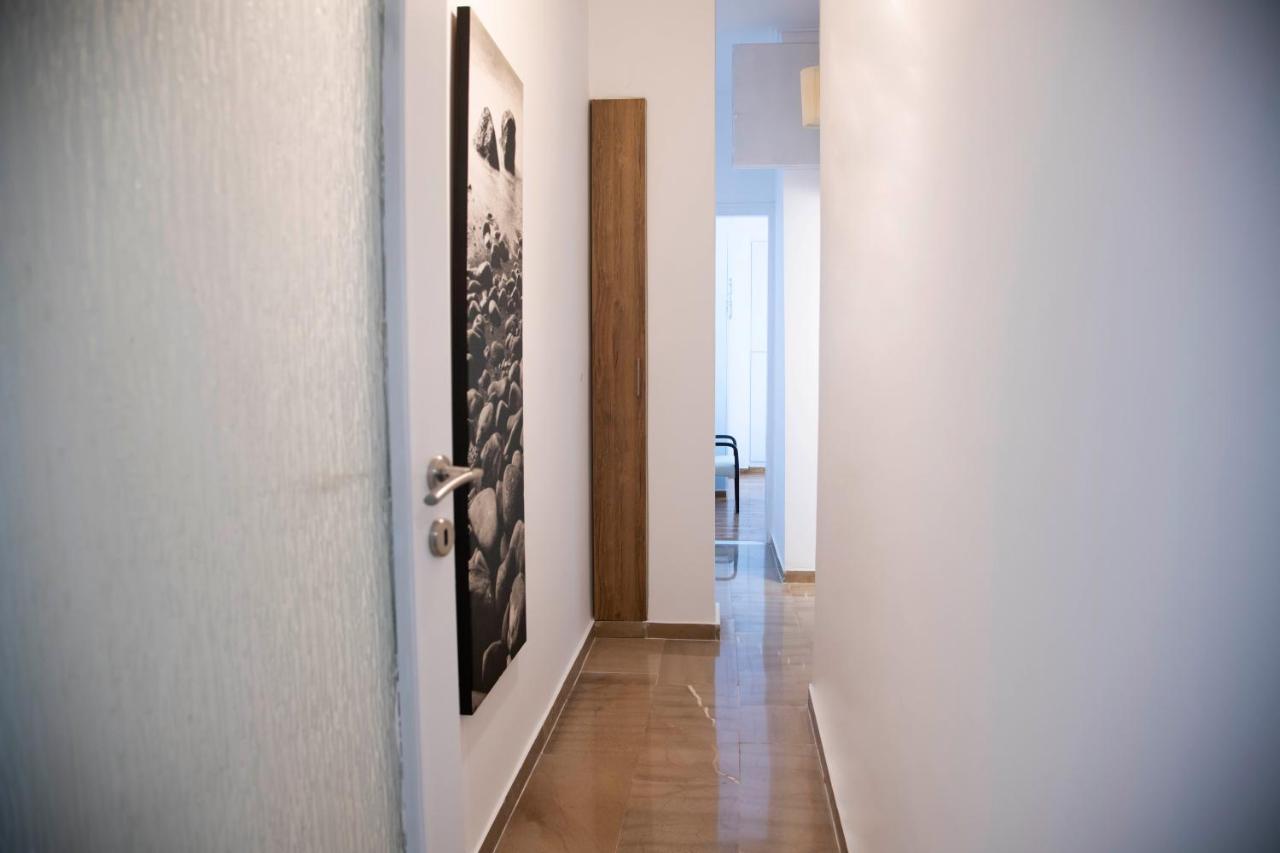 Konstantinos Stylish Brand New Apt In The Heart Of Атина Екстериор снимка